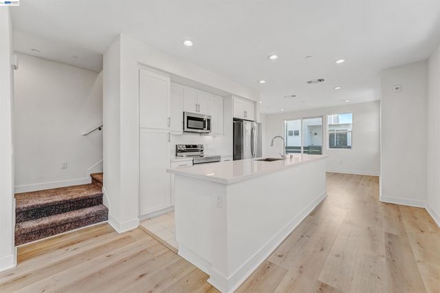 3933 Wattling St, Oakland, CA 94601