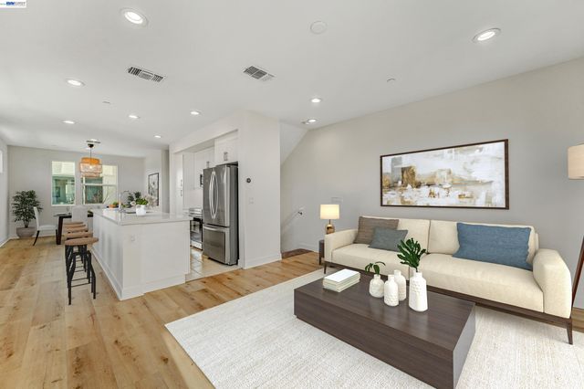 3933 Wattling St, Oakland, CA 94601