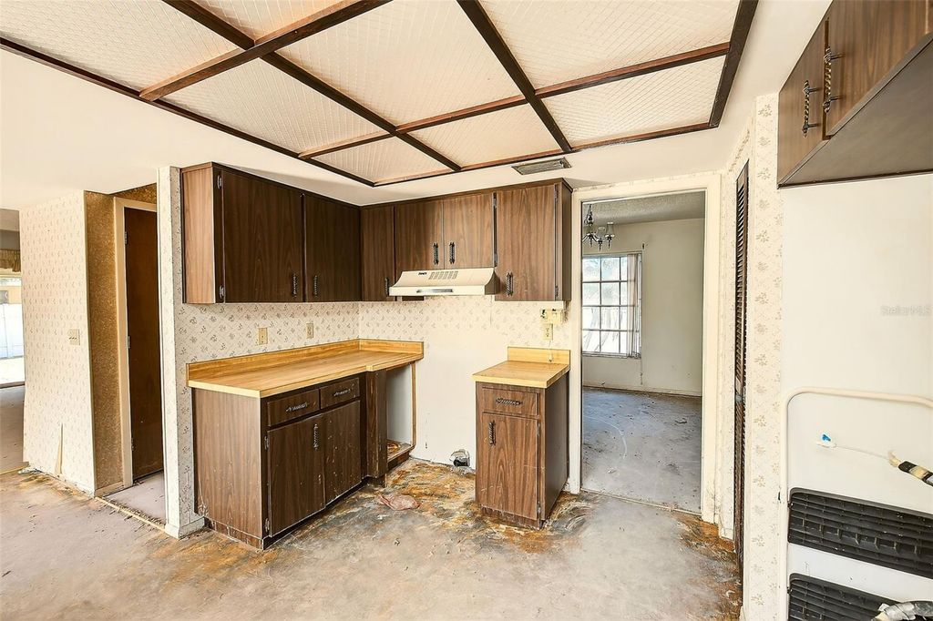 Image 13 of property listing at 205 GULF BOULEVARD, Belleair Beach, FL 33786