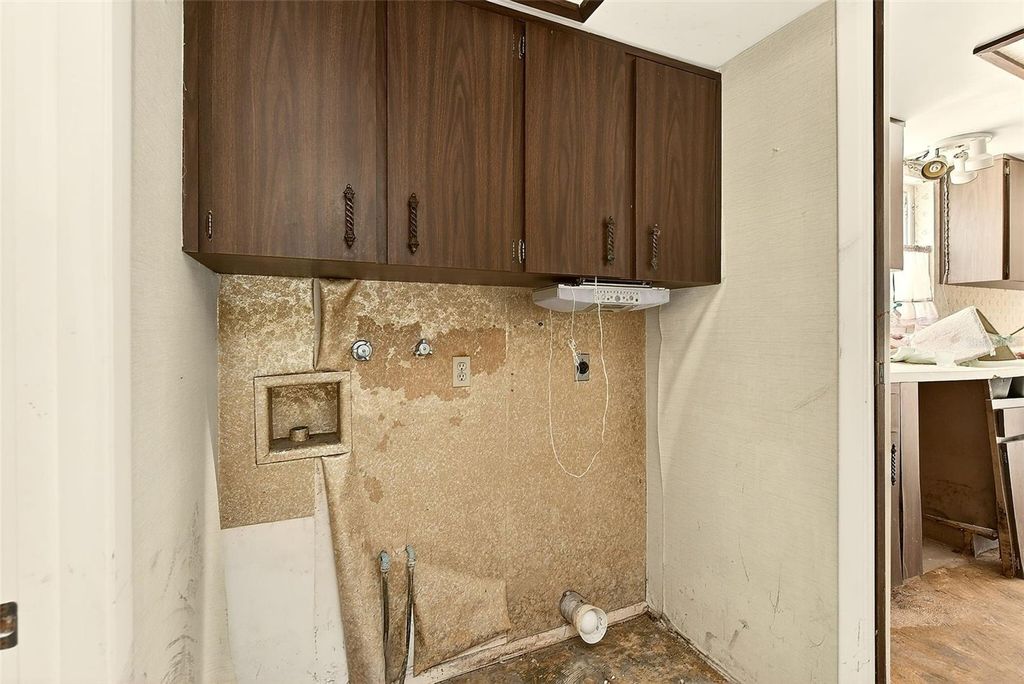 Image 18 of property listing at 205 GULF BOULEVARD, Belleair Beach, FL 33786