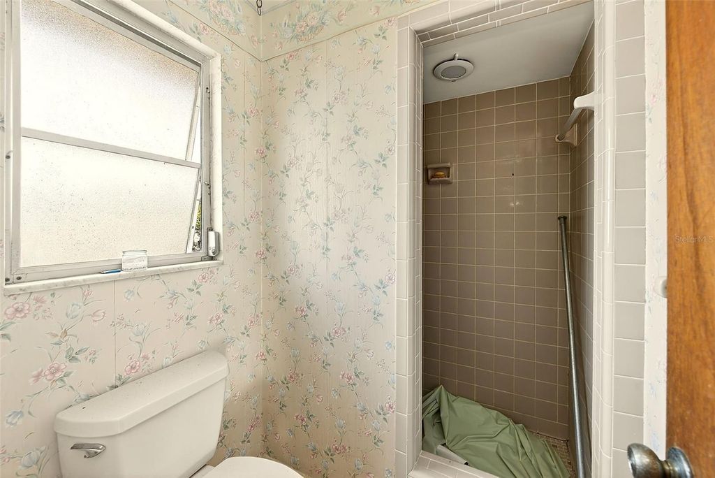 Image 26 of property listing at 205 GULF BOULEVARD, Belleair Beach, FL 33786