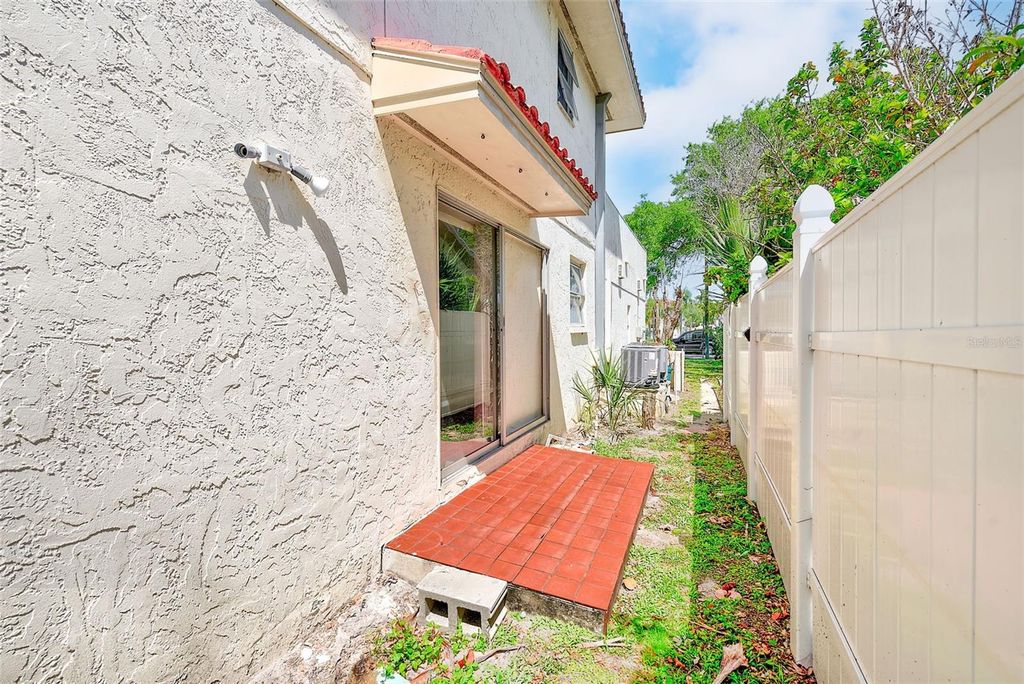 Image 31 of property listing at 205 GULF BOULEVARD, Belleair Beach, FL 33786