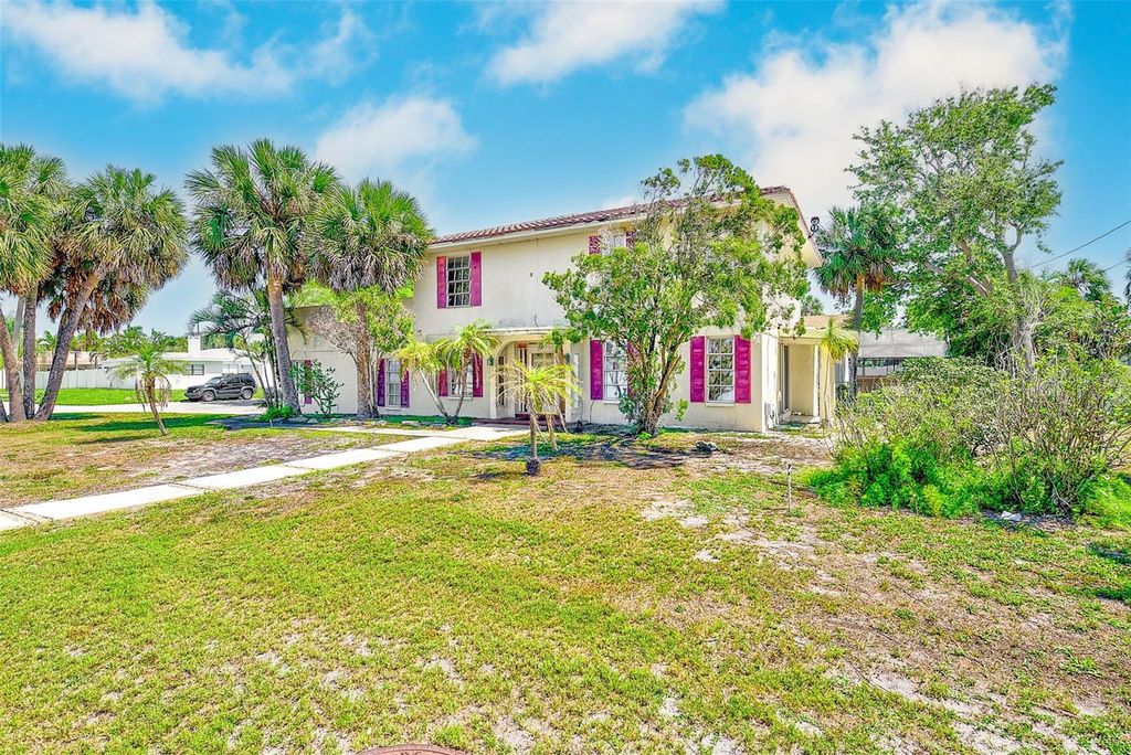 Image 34 of property listing at 205 GULF BOULEVARD, Belleair Beach, FL 33786