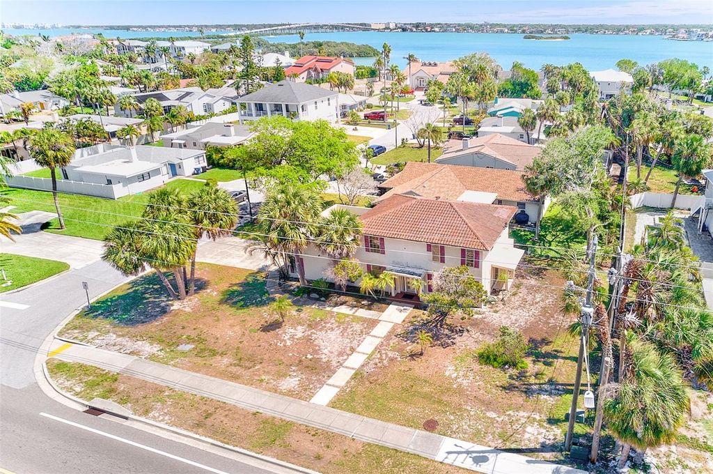 Image 36 of property listing at 205 GULF BOULEVARD, Belleair Beach, FL 33786
