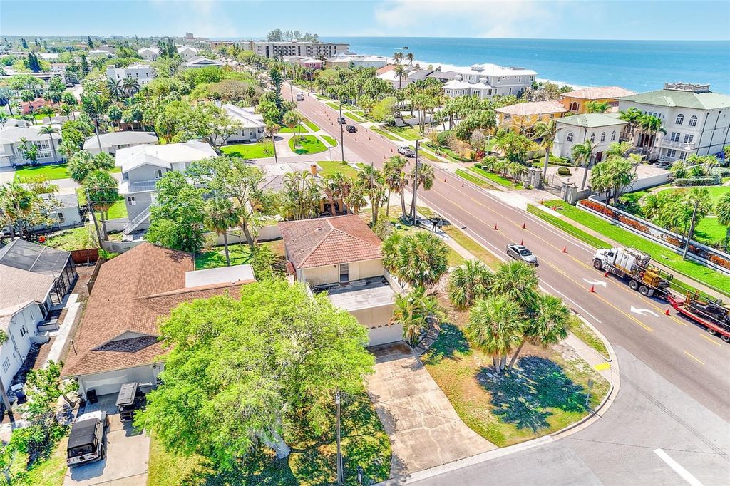 Image 41 of property listing at 205 GULF BOULEVARD, Belleair Beach, FL 33786