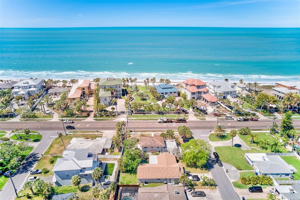 Image 45 of property listing at 205 GULF BOULEVARD, Belleair Beach, FL 33786