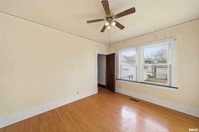 2005 N PROSPECT Road, Peoria, IL 61603