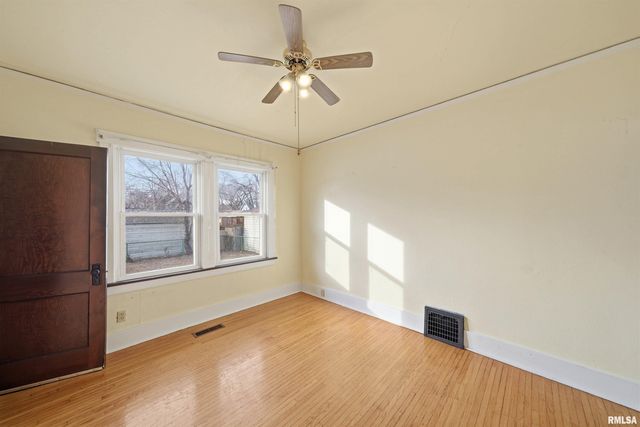 2005 N PROSPECT Road, Peoria, IL 61603