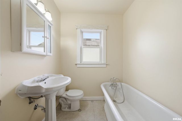 2005 N PROSPECT Road, Peoria, IL 61603