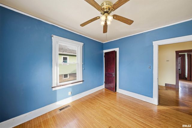 2005 N PROSPECT Road, Peoria, IL 61603