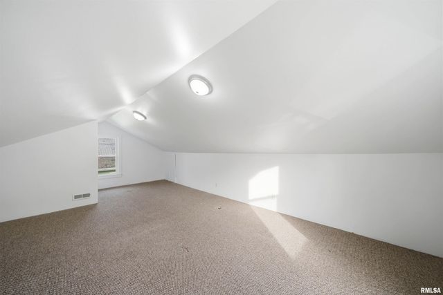 2005 N PROSPECT Road, Peoria, IL 61603