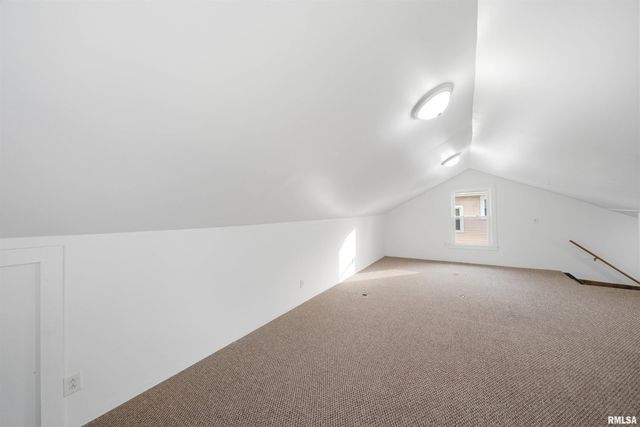 2005 N PROSPECT Road, Peoria, IL 61603