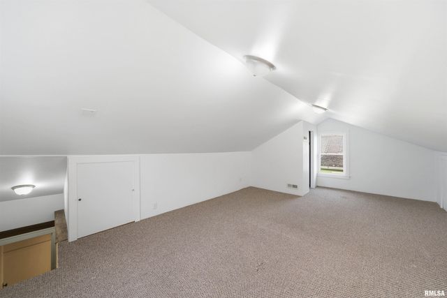 2005 N PROSPECT Road, Peoria, IL 61603