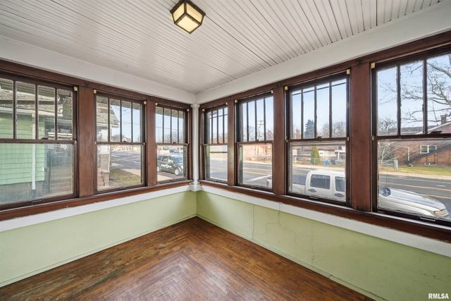 2005 N PROSPECT Road, Peoria, IL 61603