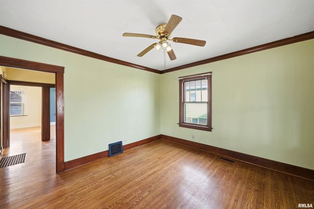 2005 N PROSPECT Road, Peoria, IL 61603