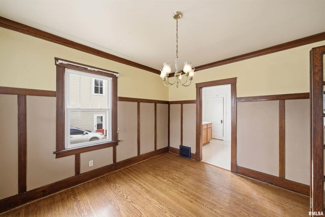 2005 N PROSPECT Road, Peoria, IL 61603