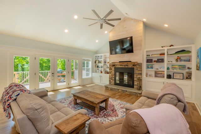 56 East Golden Island, Nancy, KY 42544