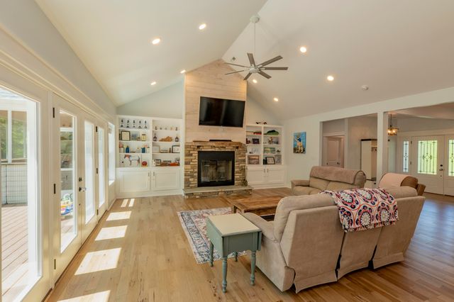 56 East Golden Island, Nancy, KY 42544