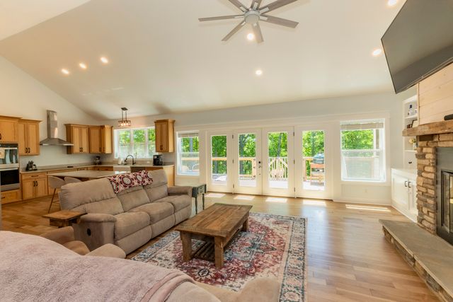 56 East Golden Island, Nancy, KY 42544