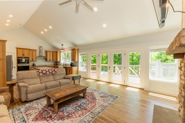 56 East Golden Island, Nancy, KY 42544