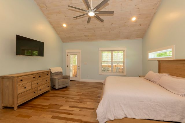 56 East Golden Island, Nancy, KY 42544