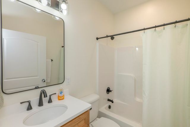56 East Golden Island, Nancy, KY 42544