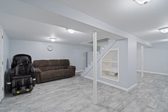 389 Abbott St, Springfield, MA 01118
