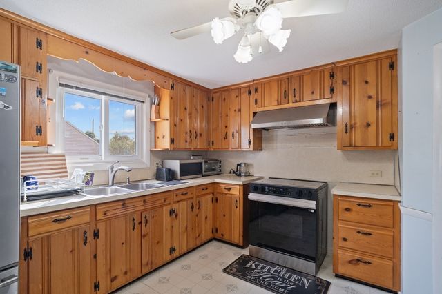 389 Abbott St, Springfield, MA 01118
