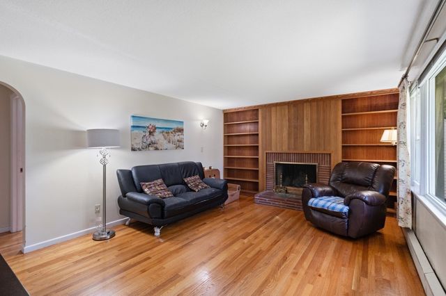 389 Abbott St, Springfield, MA 01118