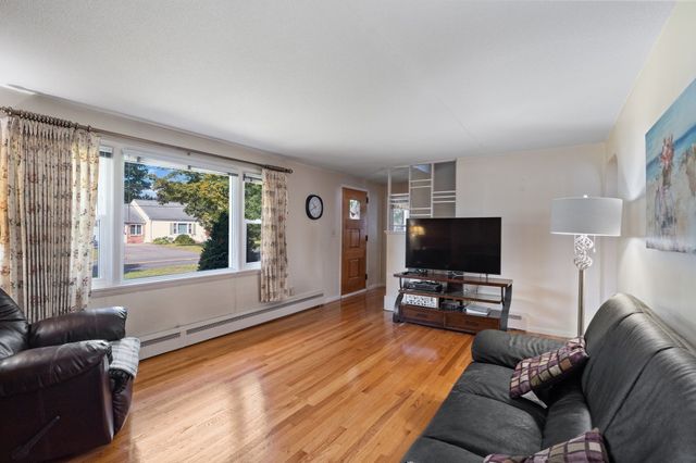 389 Abbott St, Springfield, MA 01118