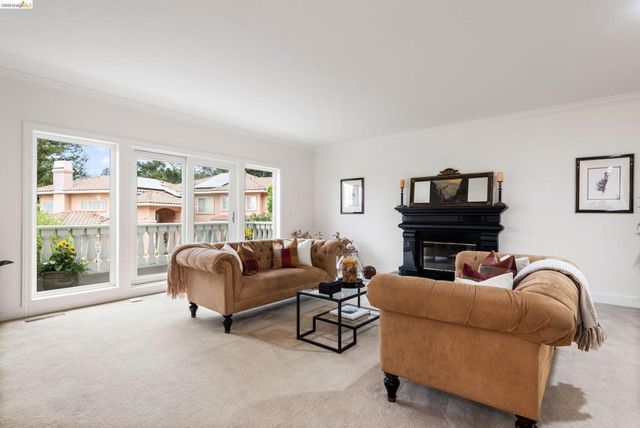 6036 Mazuela Dr, Oakland, CA 94611