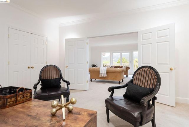 6036 Mazuela Dr, Oakland, CA 94611