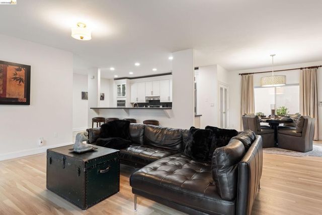 6036 Mazuela Dr, Oakland, CA 94611
