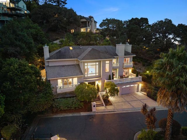 6036 Mazuela Dr, Oakland, CA 94611