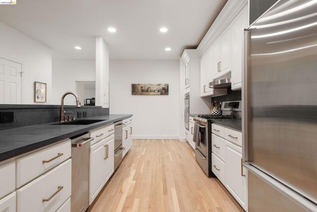 6036 Mazuela Dr, Oakland, CA 94611