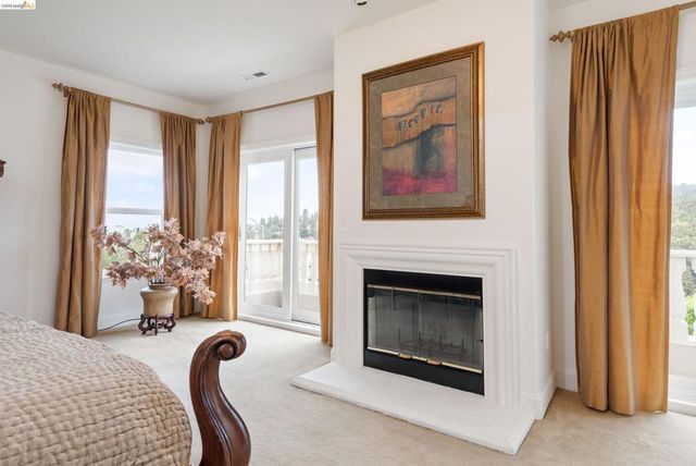 6036 Mazuela Dr, Oakland, CA 94611