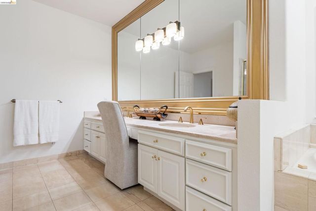6036 Mazuela Dr, Oakland, CA 94611