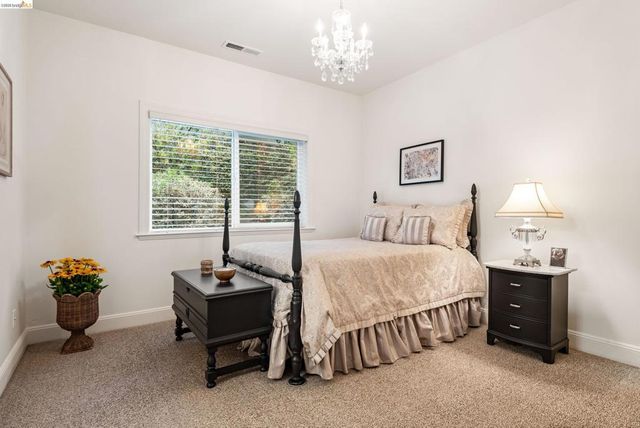 6036 Mazuela Dr, Oakland, CA 94611