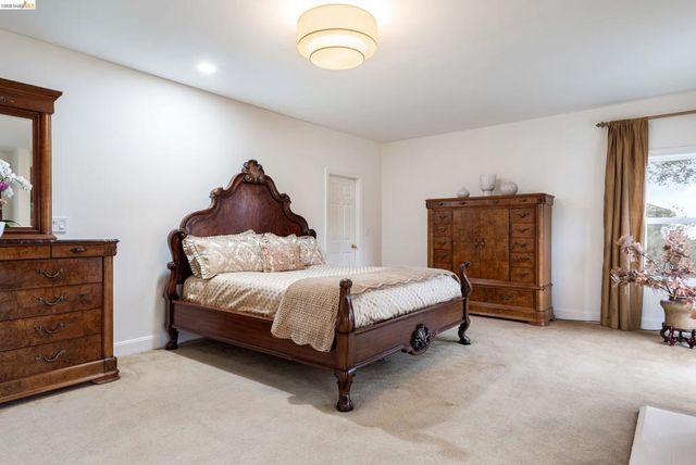 6036 Mazuela Dr, Oakland, CA 94611