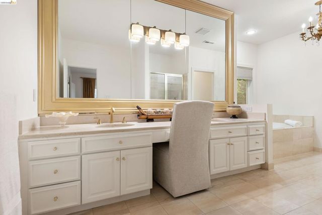 6036 Mazuela Dr, Oakland, CA 94611