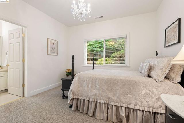 6036 Mazuela Dr, Oakland, CA 94611