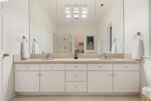 6036 Mazuela Dr, Oakland, CA 94611