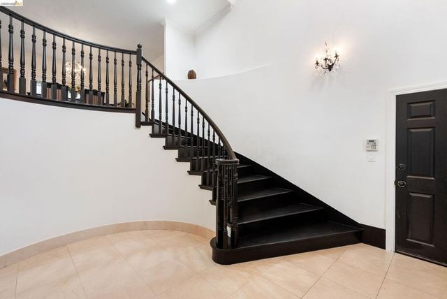 6036 Mazuela Dr, Oakland, CA 94611