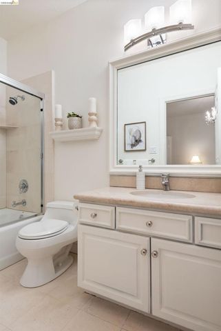 6036 Mazuela Dr, Oakland, CA 94611