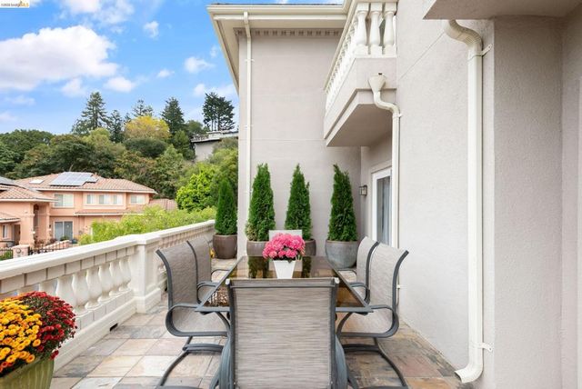 6036 Mazuela Dr, Oakland, CA 94611
