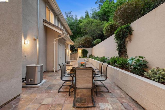 6036 Mazuela Dr, Oakland, CA 94611