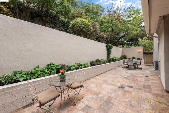 6036 Mazuela Dr, Oakland, CA 94611