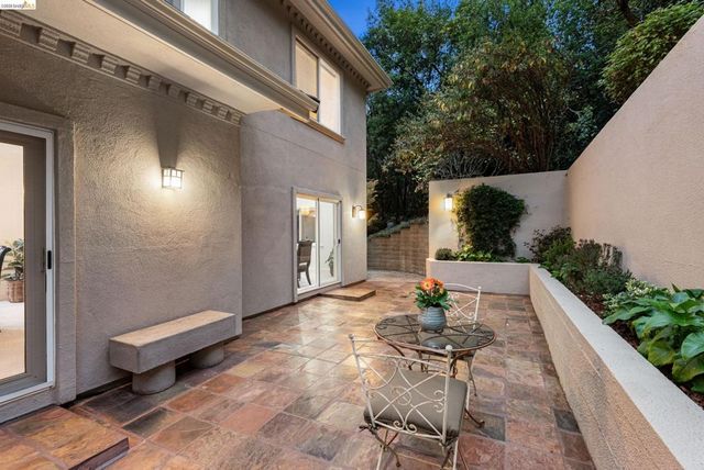 6036 Mazuela Dr, Oakland, CA 94611