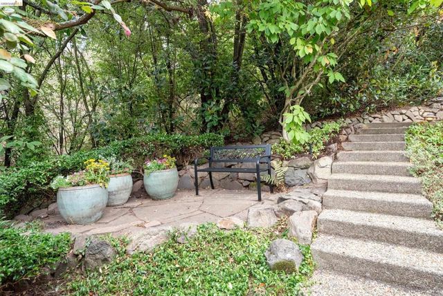 6036 Mazuela Dr, Oakland, CA 94611