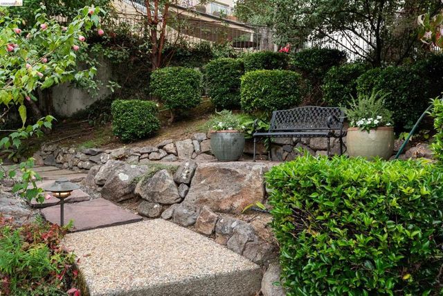 6036 Mazuela Dr, Oakland, CA 94611
